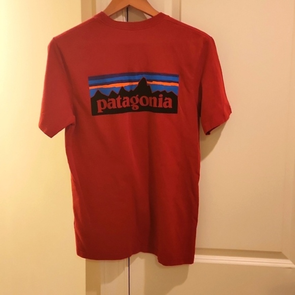 Patagonia Men's Responsibili-Tee Red Short Sleeve Shirt Size XS